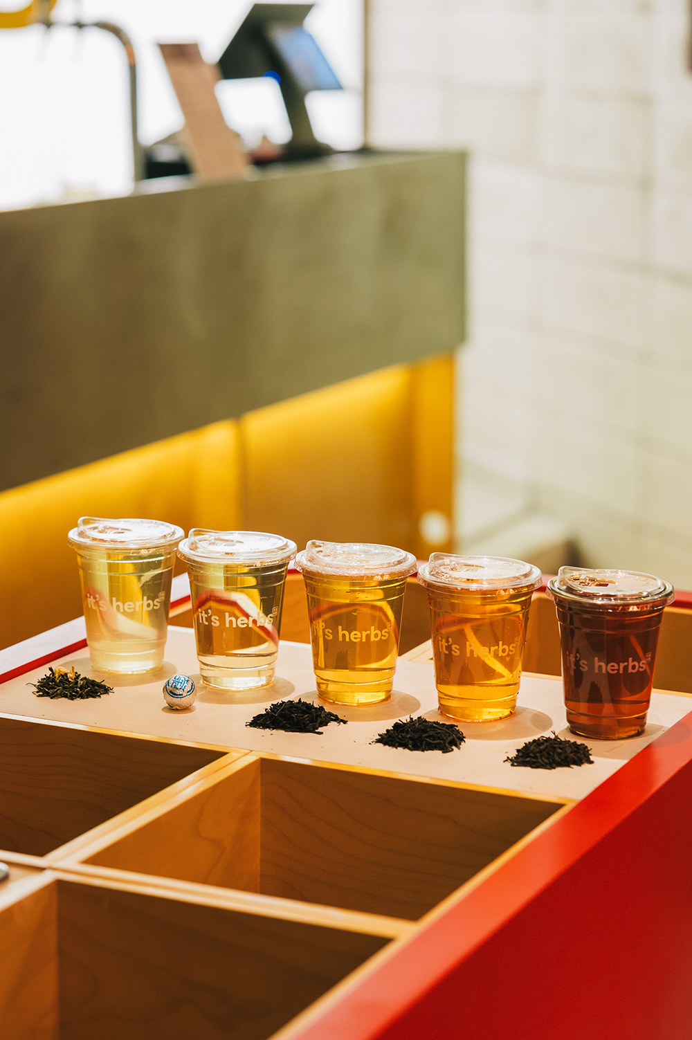 it's herbs single-origin tea flight